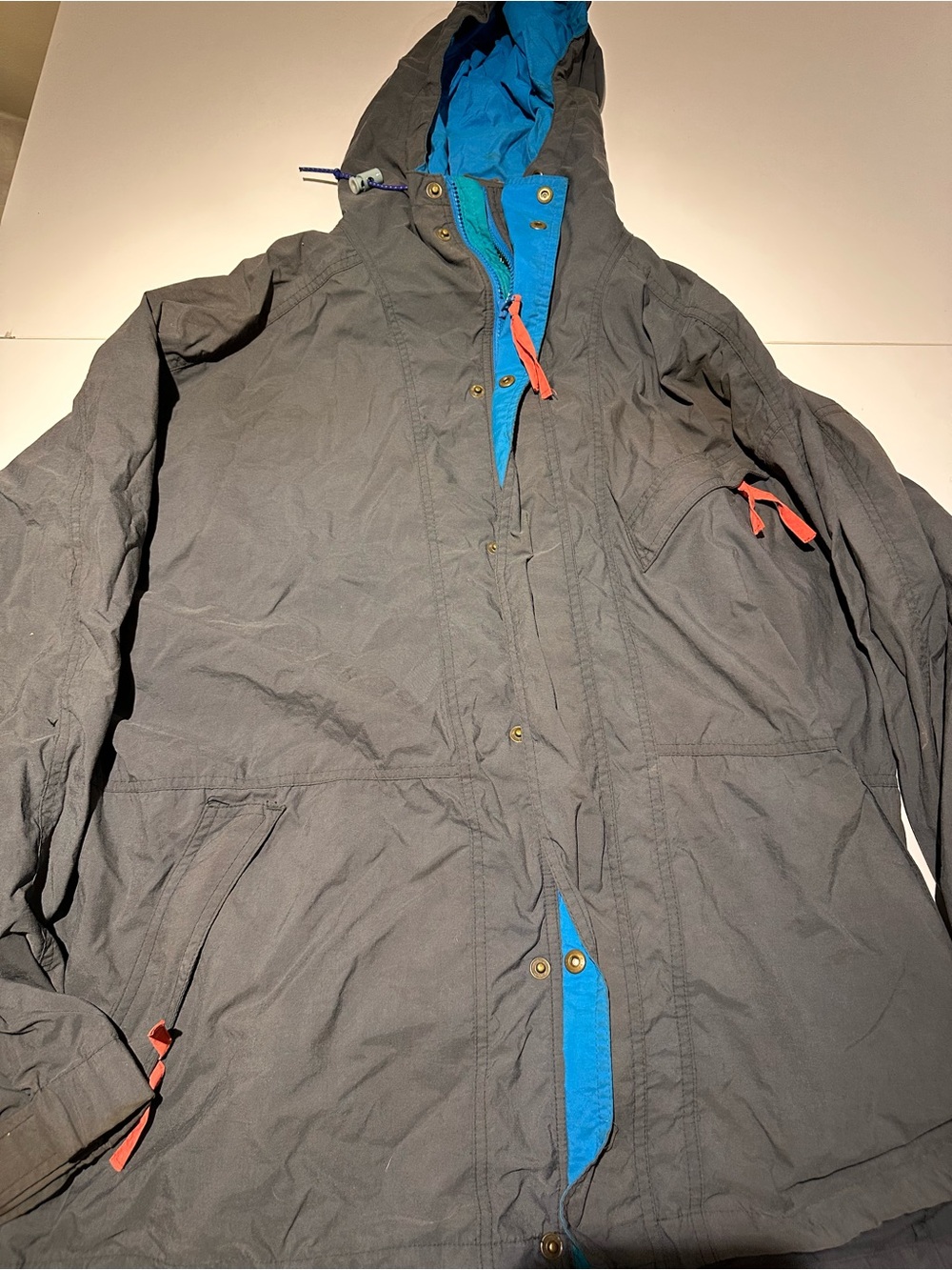 Eastern Mountain Sports Men's Hooded Raincoat in Dark Gray with Blue Lining